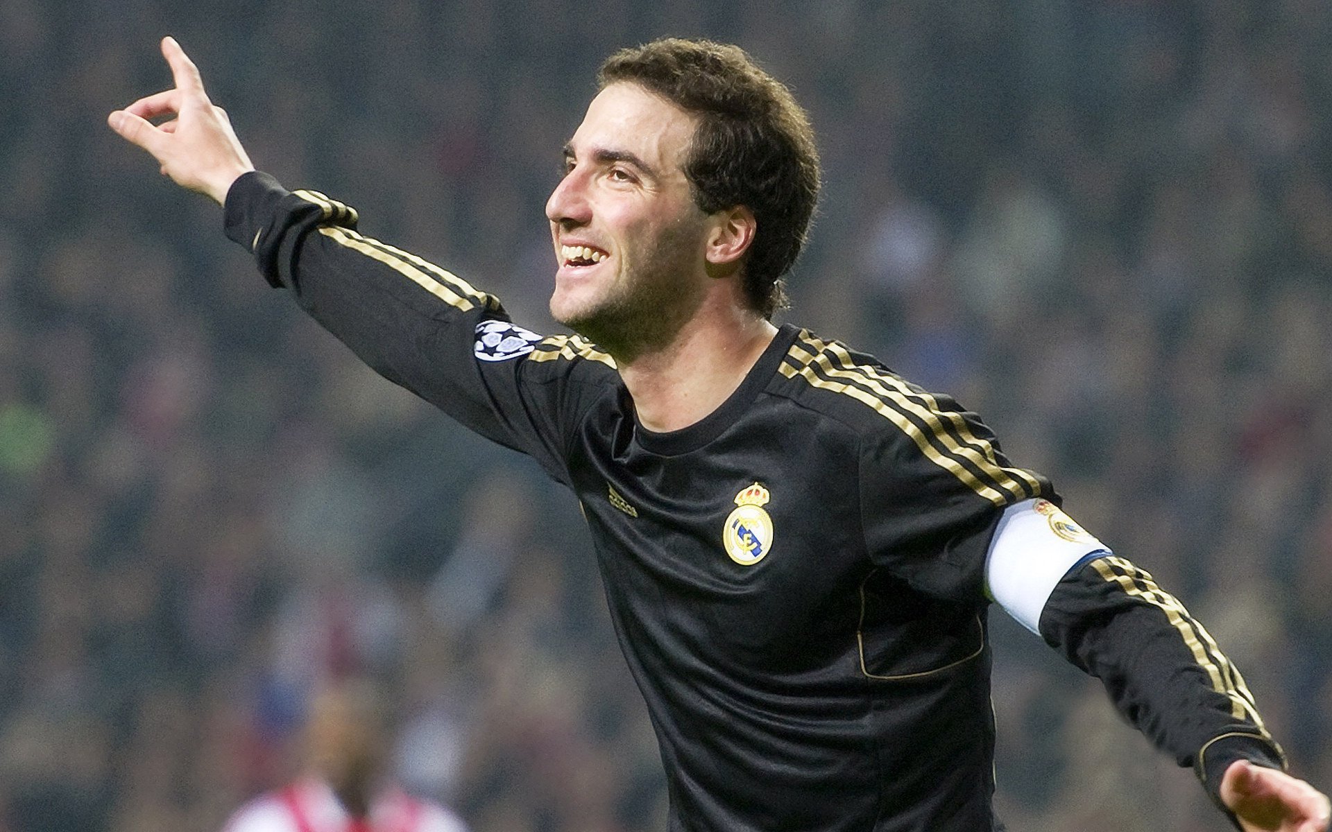 拉齐奥强行终结贝蒂斯,巴斯托尼打出生涯之夜,当防守成为最锋利的矛